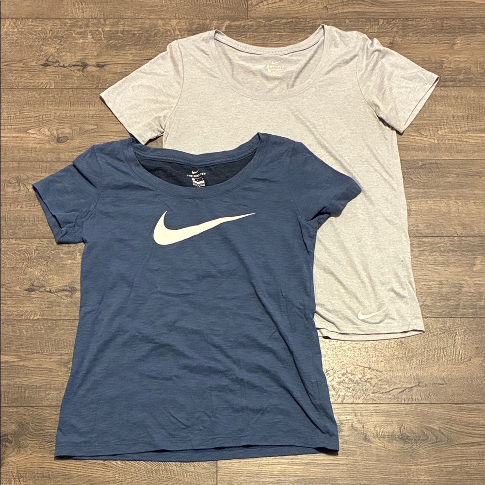 Nike Women's Navy (S) and Light Gray (M) Tees